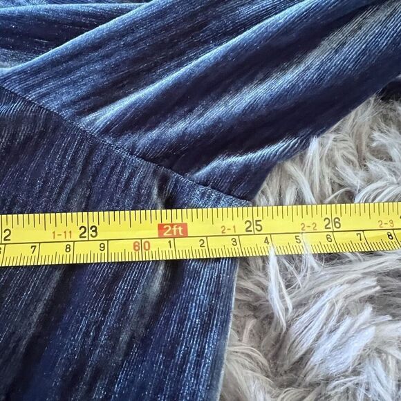 Adrianna Papell Blouse Top Size 3X Blue Velvet Ribbed Stretch Scoop Neck - Picture 9 of 10